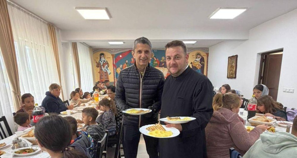 Pomana de 40 de zile a lui Mircea Lucescu s-a desfășurat la o cantină socială. Fiul antrenorului i-a servit personal pe copii, la masă