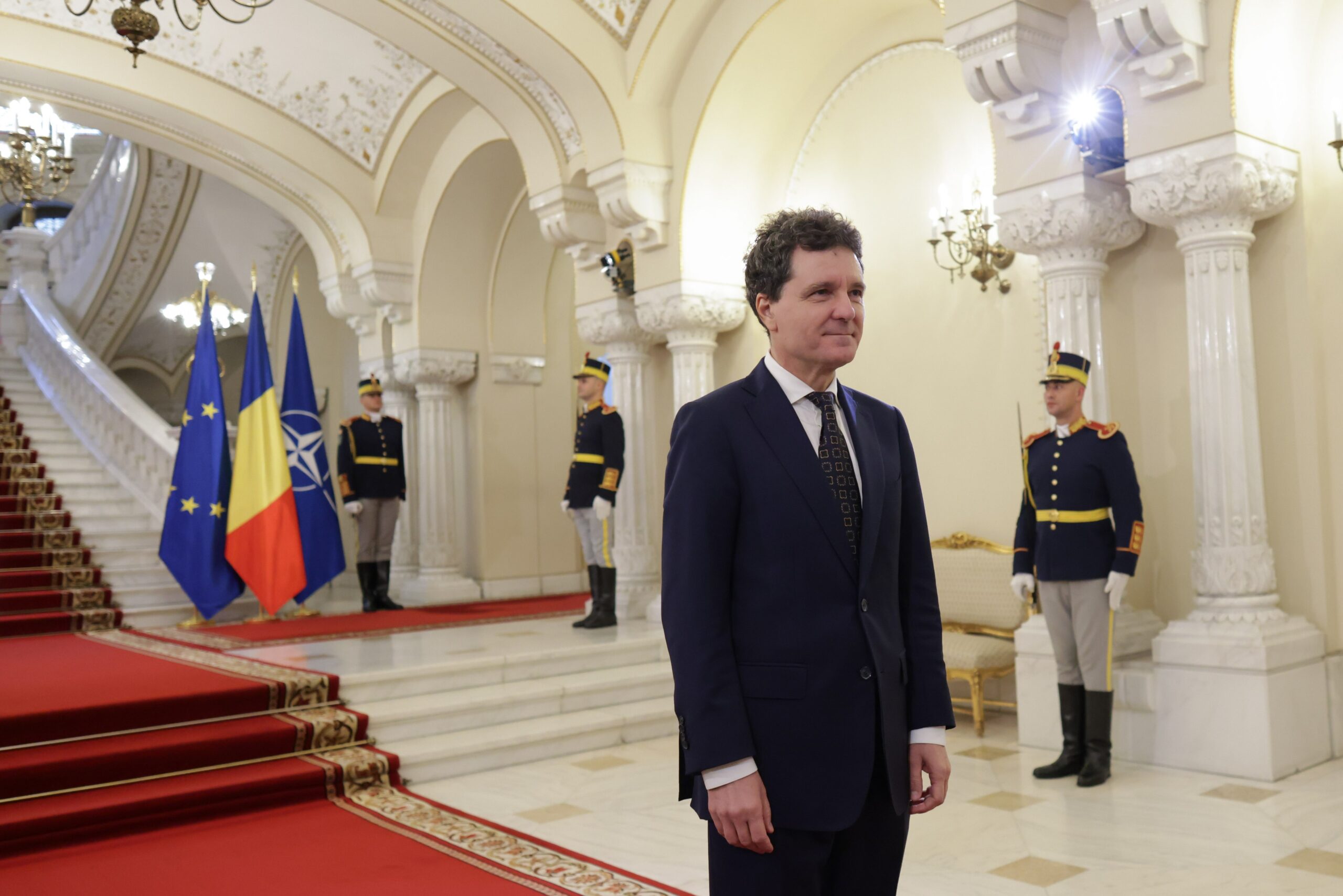 SURSE Leafa lui Nicușor Dan crește cu peste 1.000 de euro. Cât vor încasa premierul, miniștrii și parlamentarii