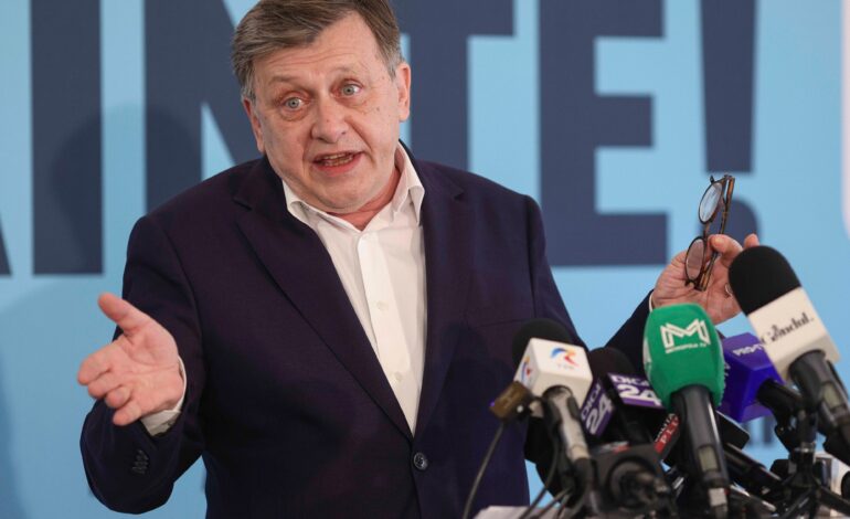 Crin Antonescu atacă conducerea PNL la aniversarea de 151 de ani a partidului. „Unde ați fost când PNL «lingea clanțe» la Cotroceni?”