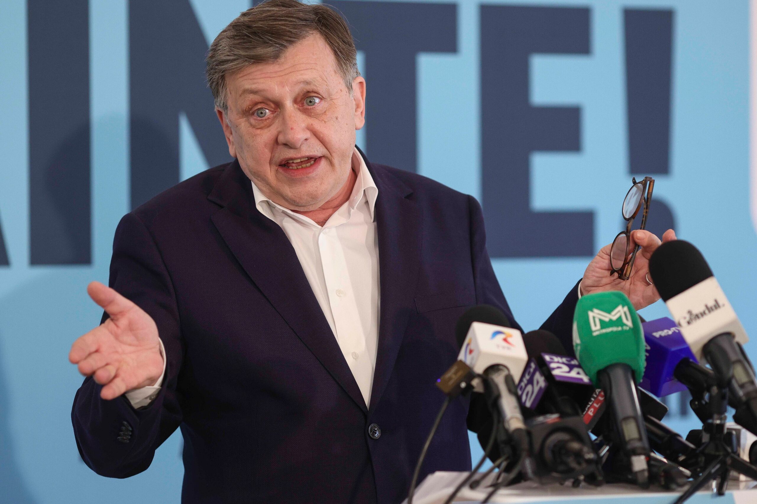 Crin Antonescu atacă conducerea PNL la aniversarea de 151 de ani a partidului. „Unde ați fost când PNL «lingea clanțe» la Cotroceni?”