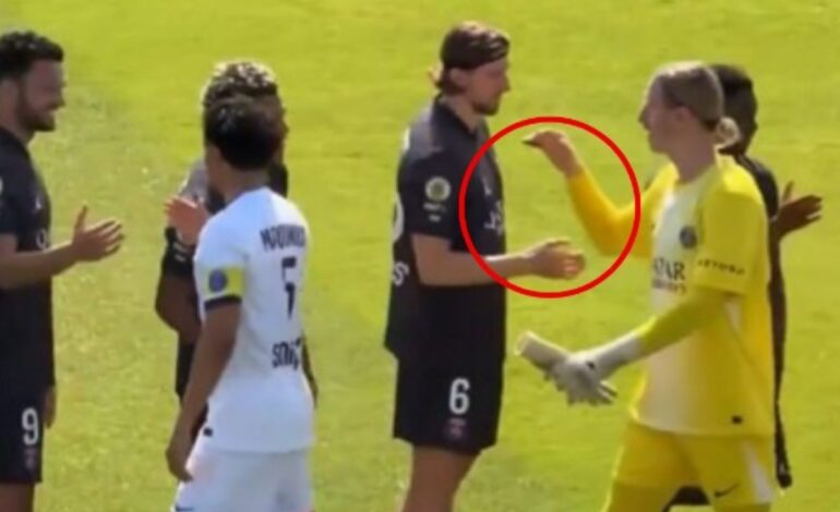 Moment tensionat la PSG: ucraineanul Zabarnîi și rusul Safonov au evitat să își dea mâna înaintea meciului