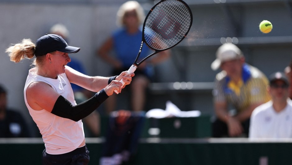„Mi-au spus că nu voi putea juca tenis”. Francesca Jones, jucătoarea cu 8 degete, a câștigat primul meci la un Grand Slam