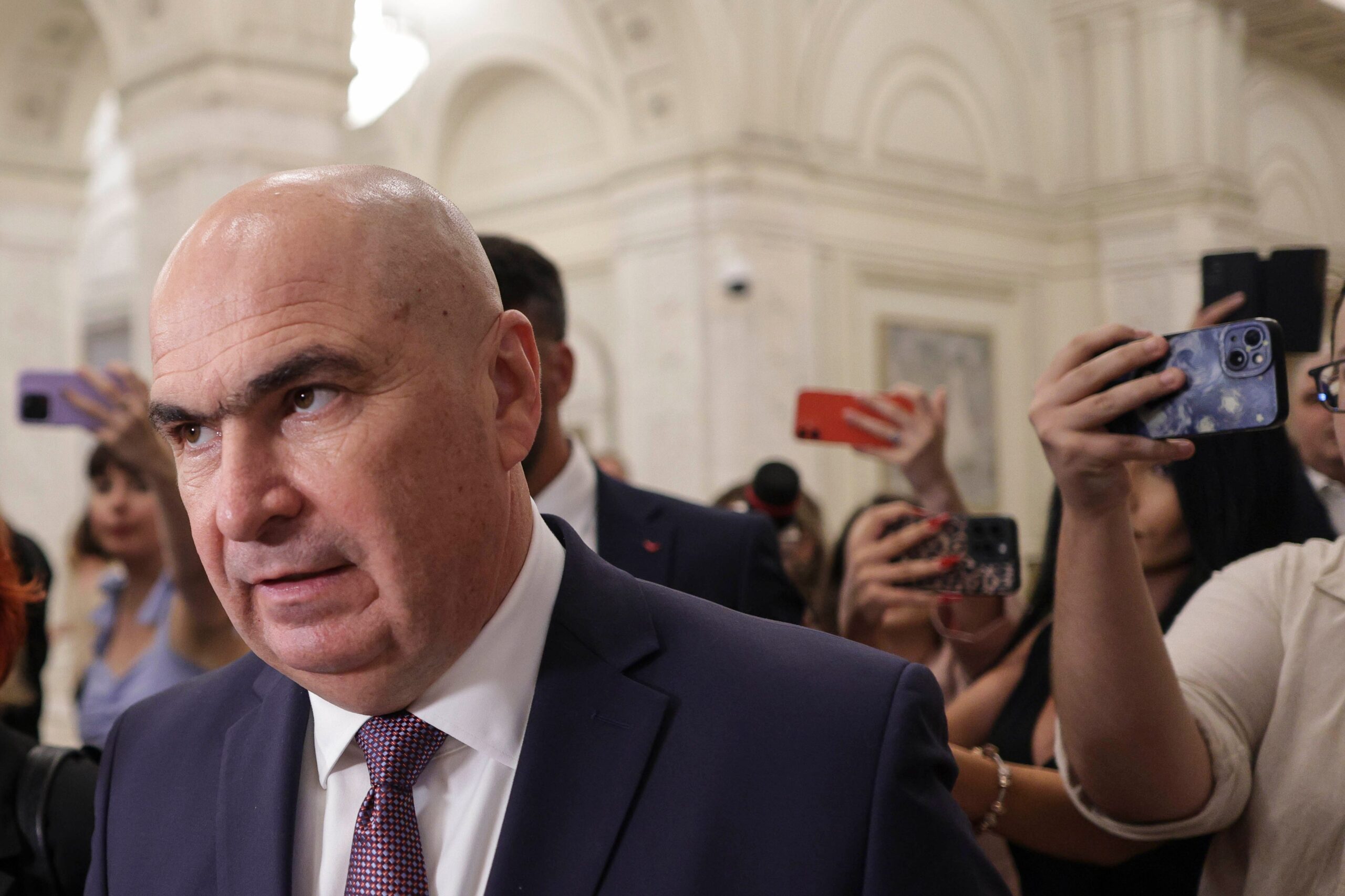 Bolojan, dezvăluiri despre cum trăiește mama lui scandalurile politice: „Când copilul tău este subiect de discuție, nu e o senzație de confort”
