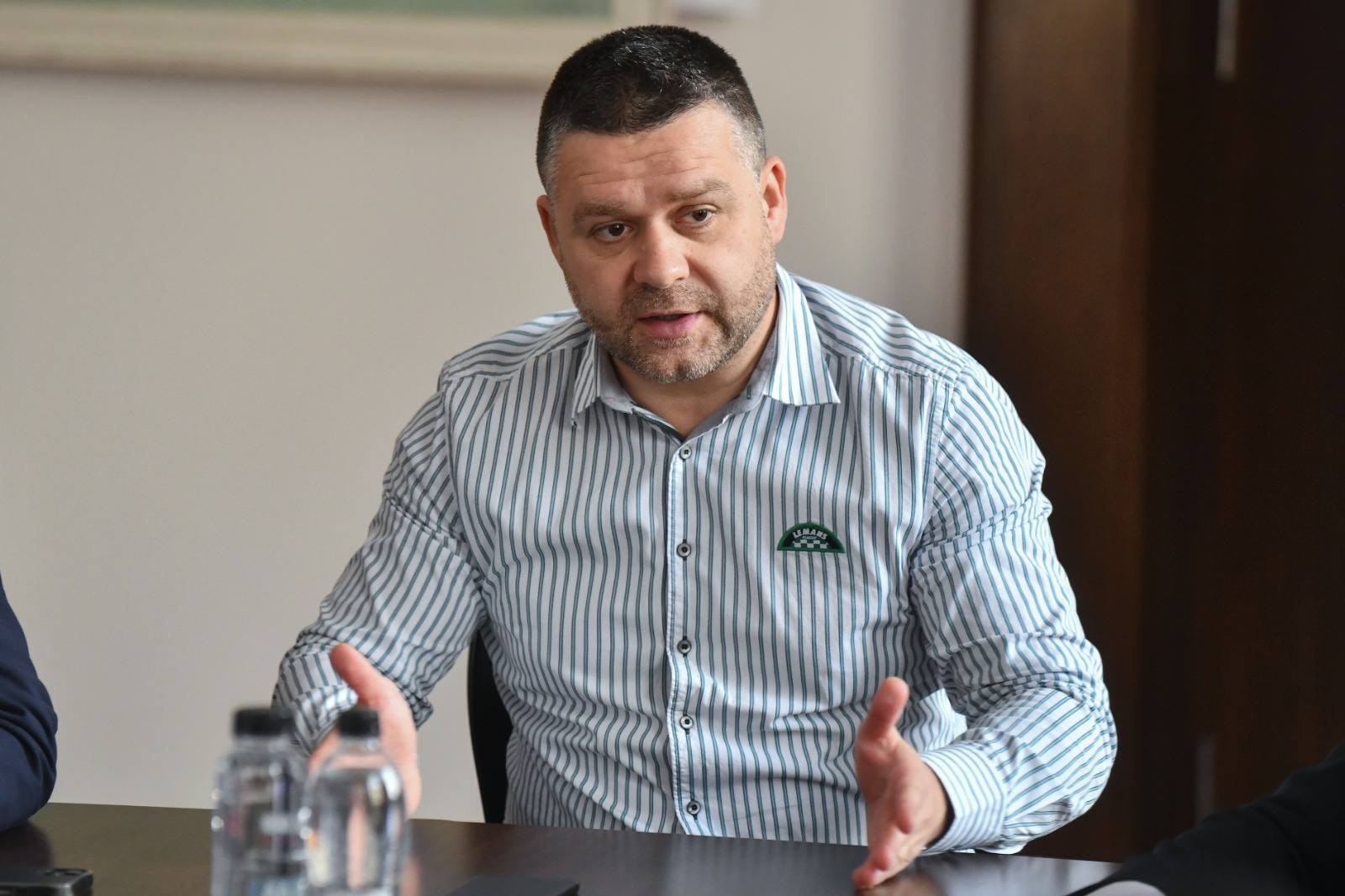 Ciucu, mesaj acid pentru PSD: „Nasol că nu ați rezolvat problema să vă cărați la Monaco și Capri să cheltuiți banii românilor”