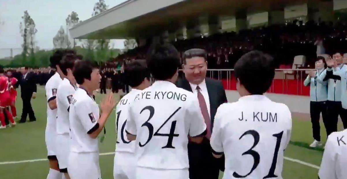 Kim Jong Un le-a felicitat pe campioanele Asiei la fotbal feminin. Reacția sportivelor a devenit virală