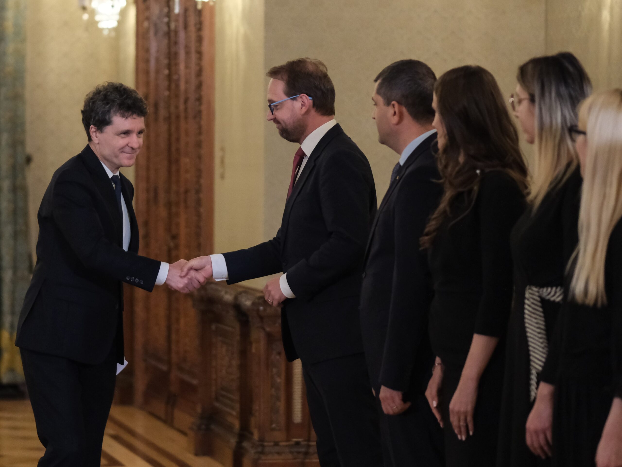 Ce urmează dacă Guvernul Tomac nu trece de Parlament. Dominic Fritz a dezvăluit planul lui Nicușor Dan