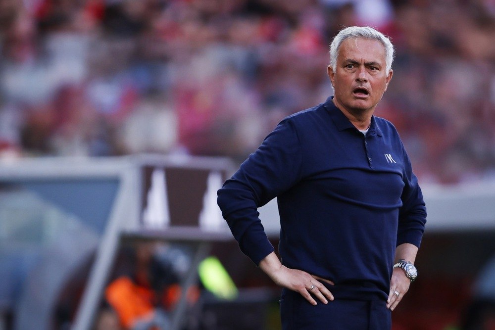 Portughezul Jose Mourinho a semnat pentru trei ani cu Real Madrid