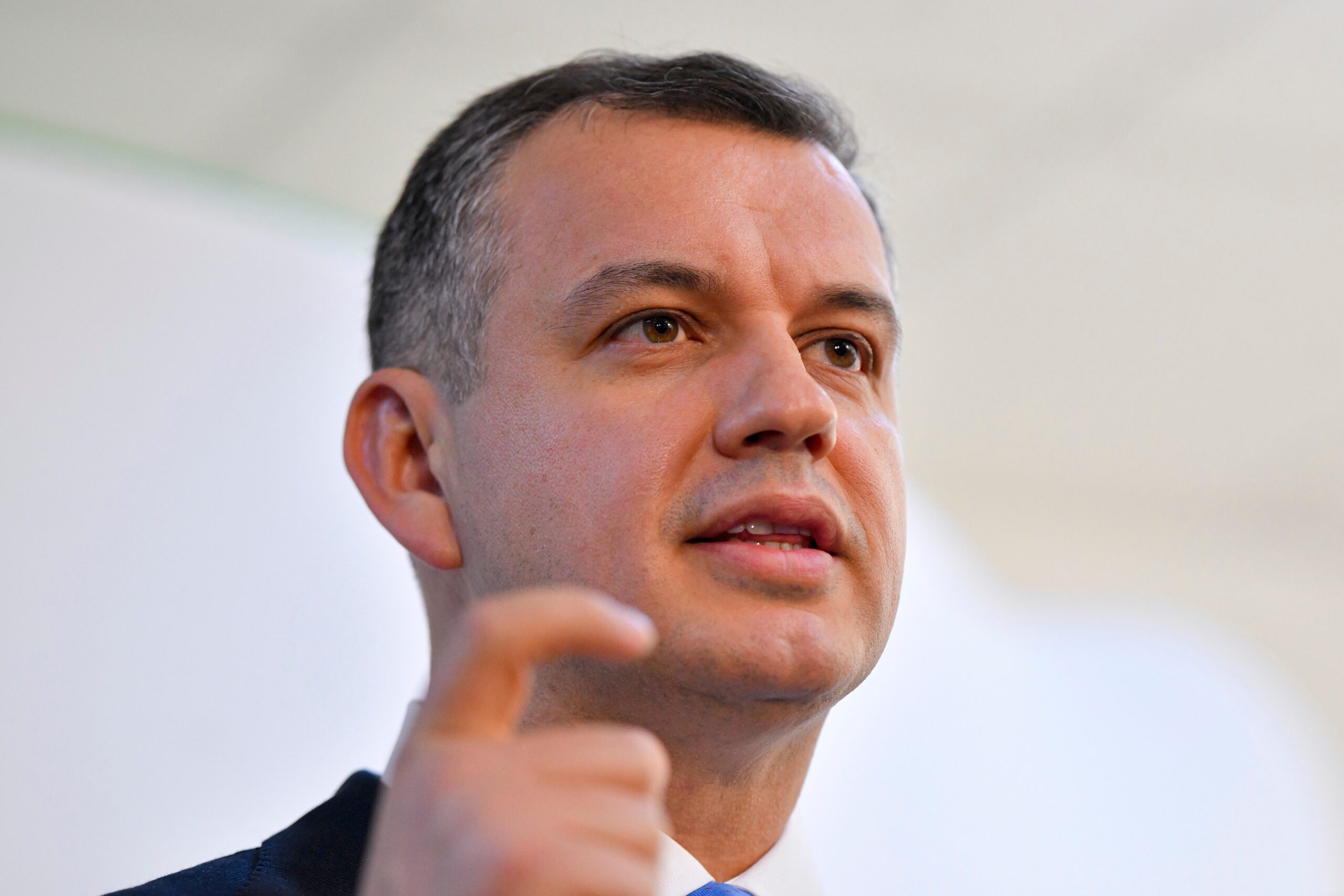 Tomac nu crede în alegeri anticipate. Le consideră „prea riscante” pentru România