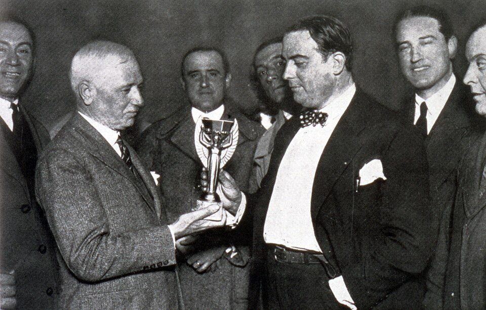 Povestea incredibilă a primei Cupe Mondiale din 1930: o finală cu două mingi și un trofeu dispărut. Europenii au boicotat turneul final