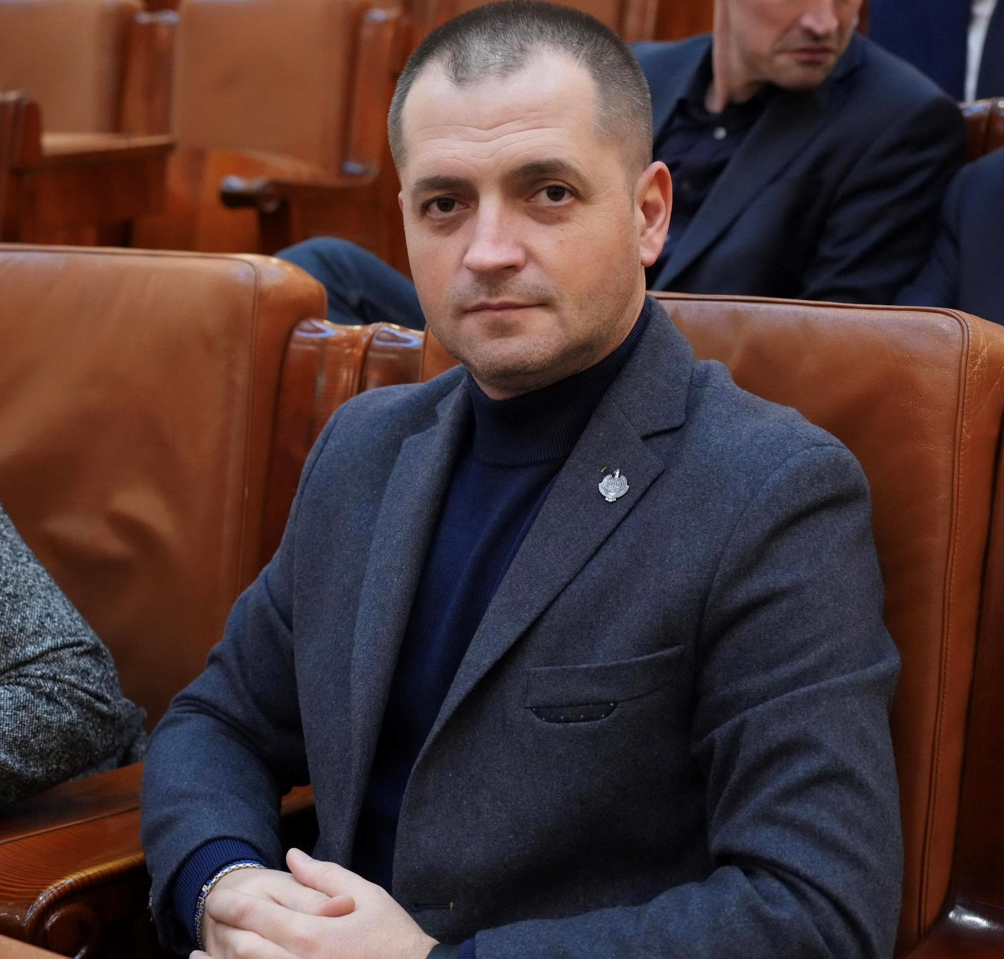 Lider PNL către colegii care îl contestă pe Veștea: „Când l-ați ales în conducerea partidului era bun, acum nu mai e?” /„Să discutăm ca un partid, nu ca o galerie”