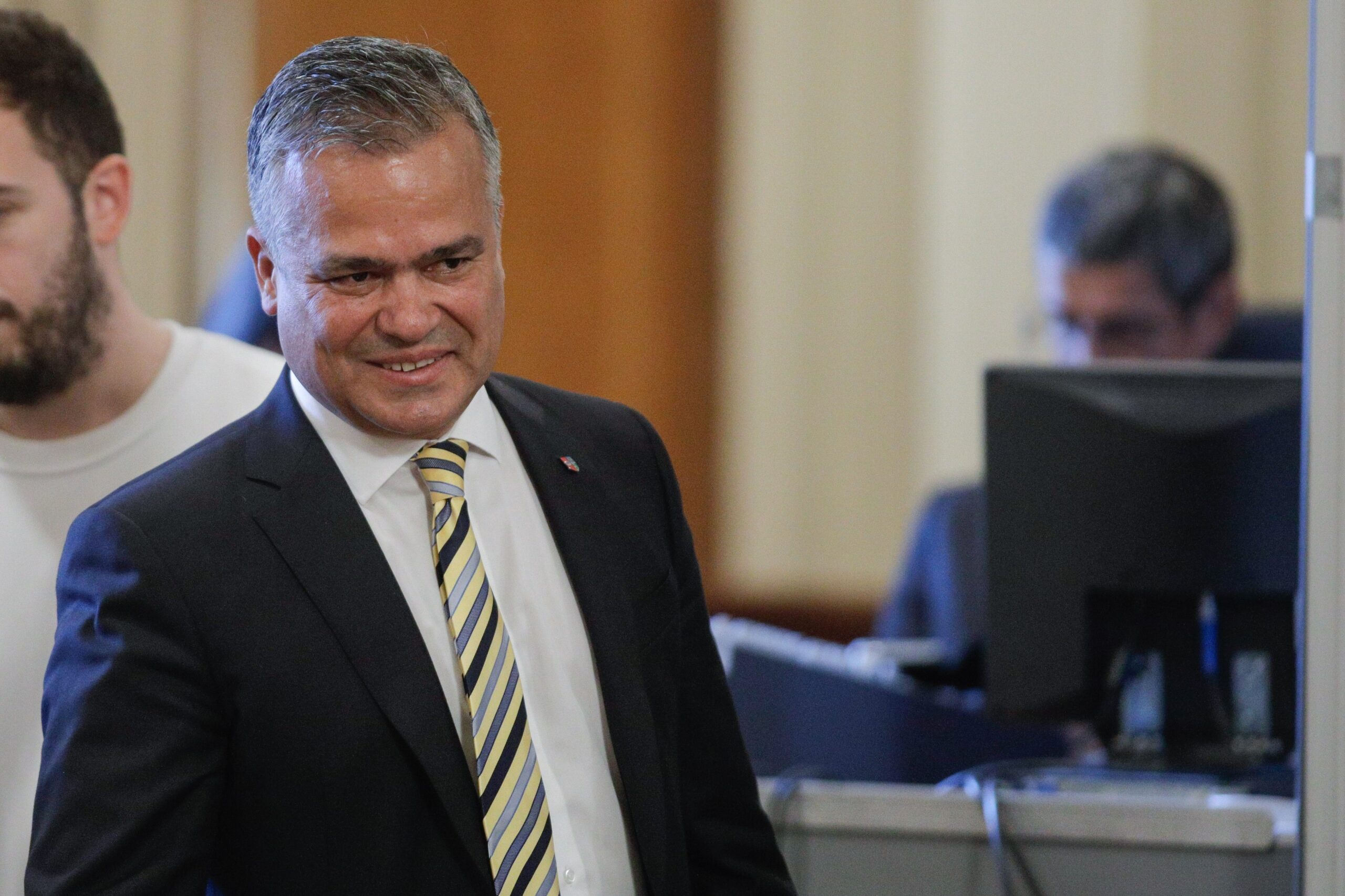 SURSE Adrian Veștea nu se retrage după întâlnirea de la Cotroceni. Pe ce voturi se bazează de fapt