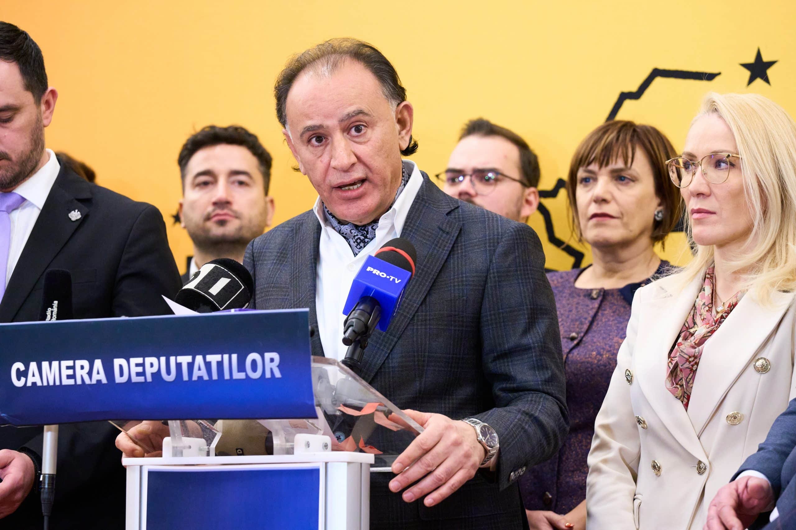 Soarta guvernului Veștea, în mâinile AUR. Fost consilier prezidențial: „Fără acordul lui George Simion, nu poate exista o asemenea mișcare”
