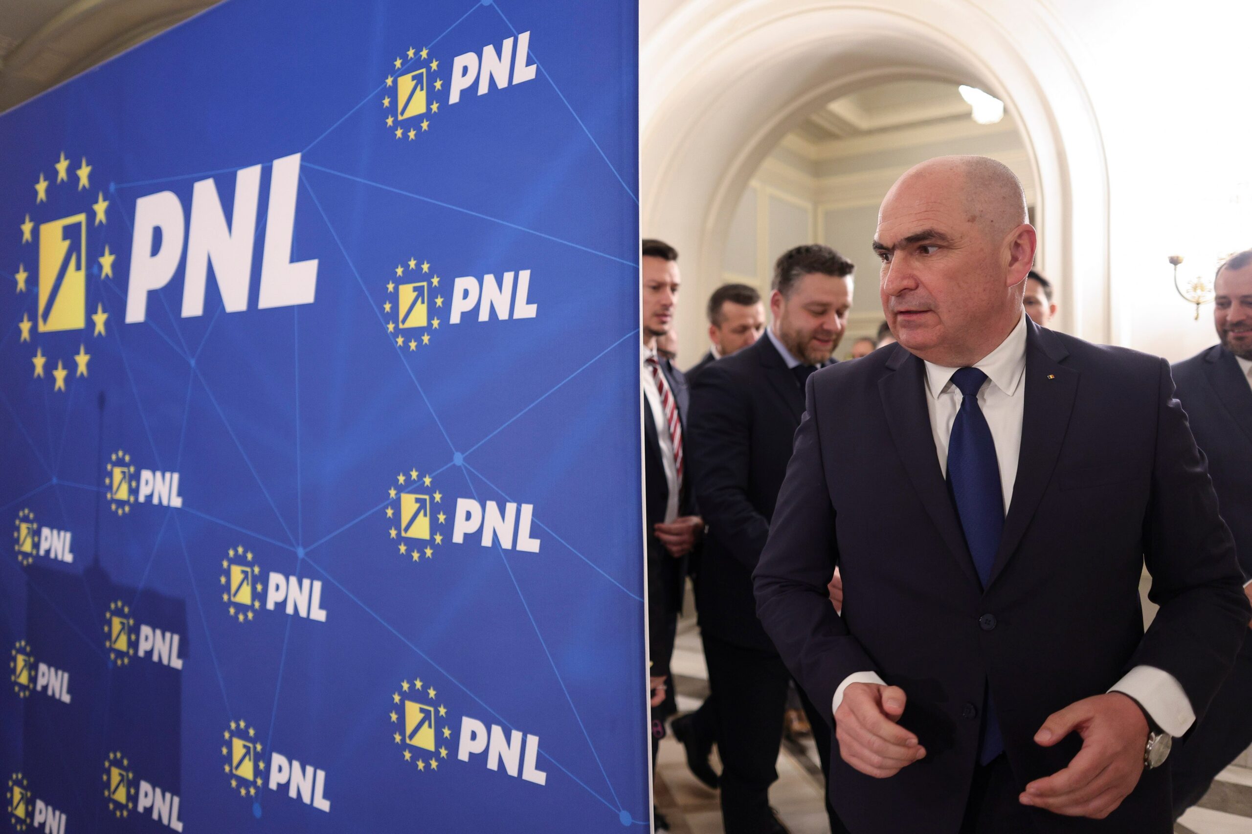 Şedinţă tehnică la PNL, înainte de Congresul Extraordinar de duminică. Bolojan candidează la șefia partidului, Veștea renunță