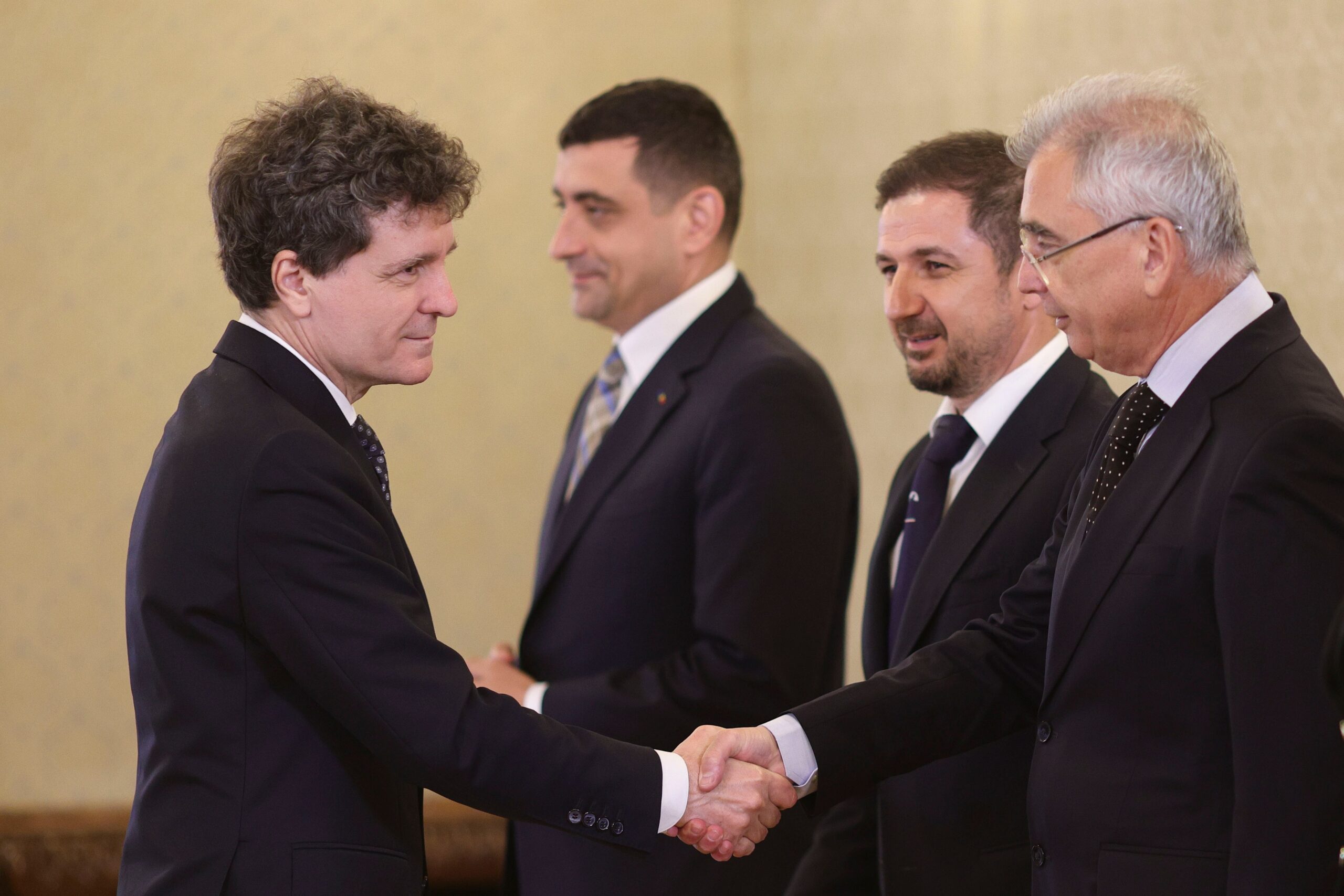 Nicușor Dan se delimitează de negocierile dintre Veștea și Simion. Cum a răspuns președintele întrebat dacă AUR este prooccidental