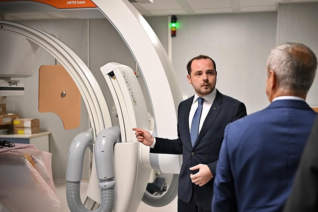 Rogobete îl invită pe Ilie Bolojan într-o secție de oncologie: „La patul bolnavului nu există propagandă, nu există sondaje”