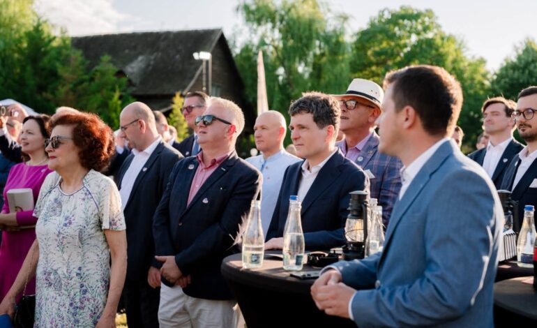 Nicușor Dan a participat la recepția de Ziua Americii de la Snagov, alături de Matei Păun și fostul ambasador SUA Adrian Zuckerman