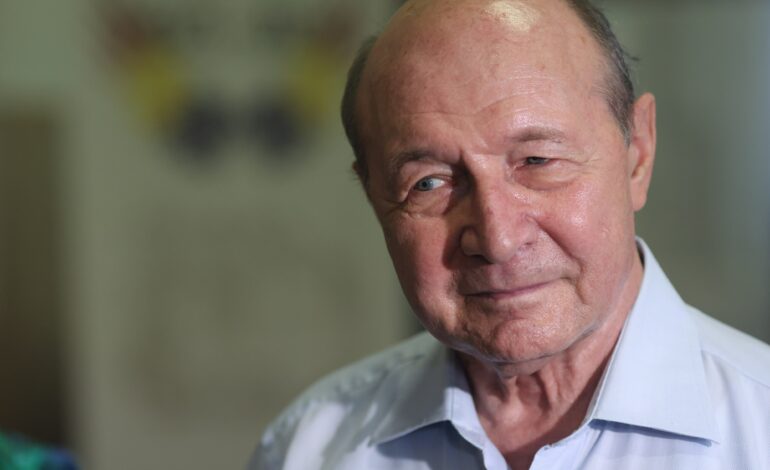 Băsescu acuză că Nicușor Dan tergiversează desemnarea premierului: „Și-a abandonat rolul de președinte. După părerea mea încalcă Constituția”