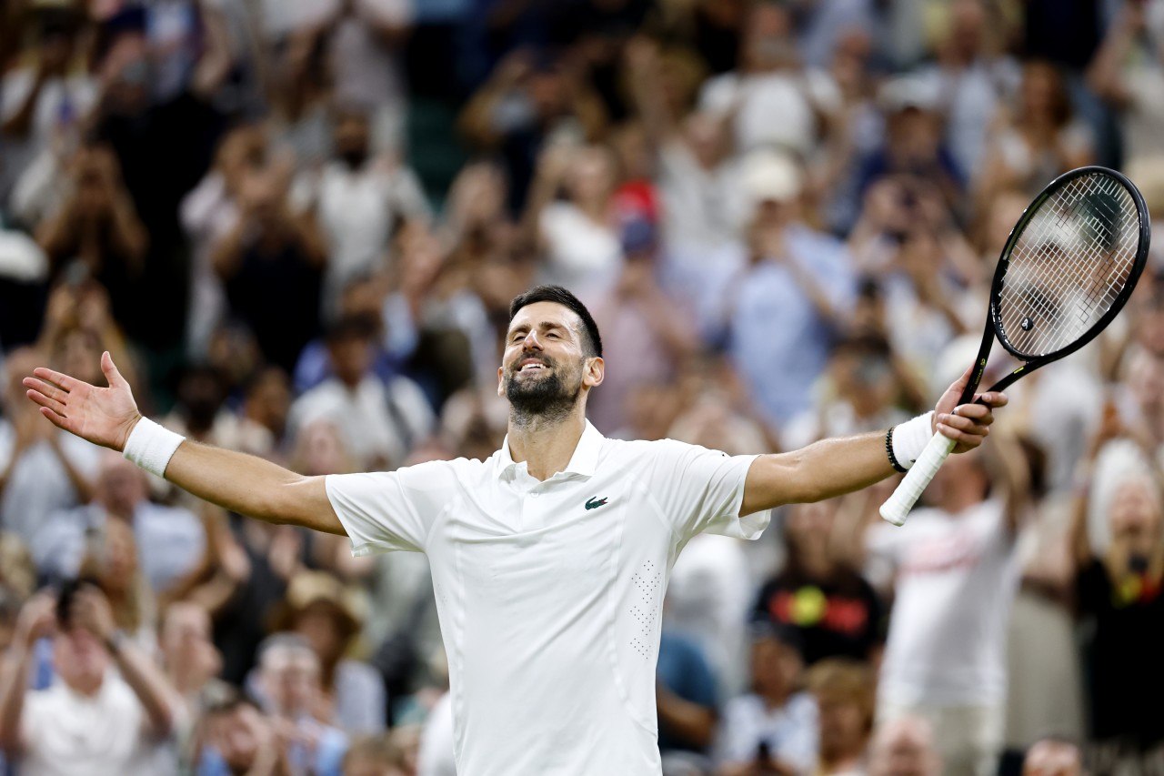 Djokovic s-a impus într-un meci maraton de 5 ore și 15 minute la Wimbledon!