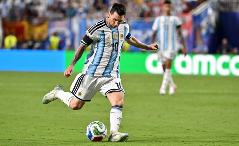 Lionel Messi i-a oferit lui Roberto Baggio tricoul purtat în meciul cu Elveția