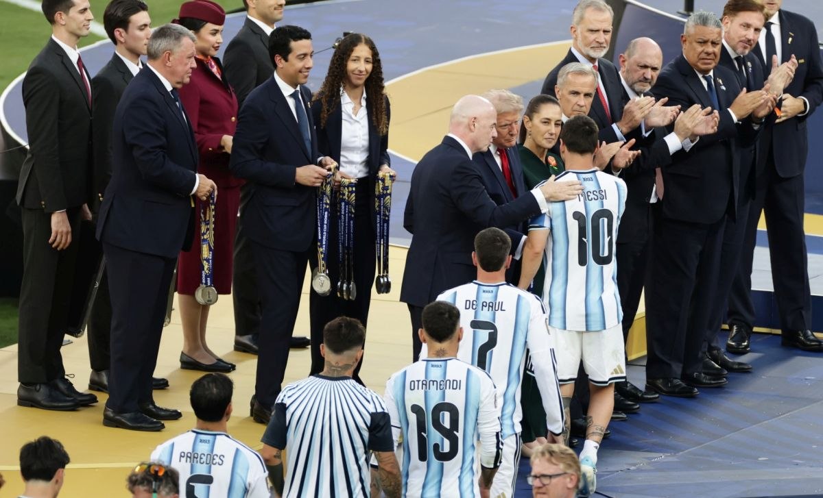 Cine e jucătorul care l-a lăsat pe Donald Trump cu mâna întinsă! Imaginile sunt virale
