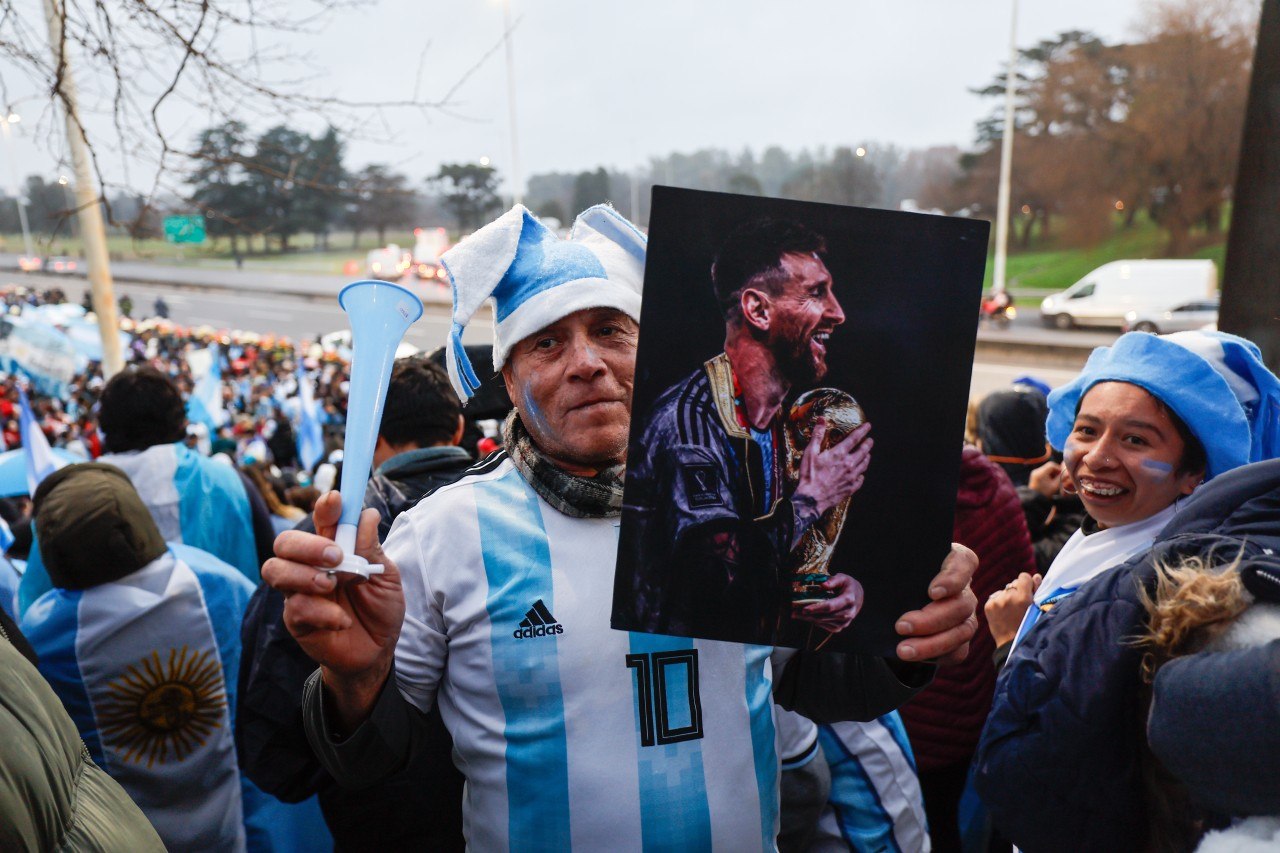 Mii de oameni i-au așteptat pe argentinieni acasă. FIFA anchetează bătaia de după finală