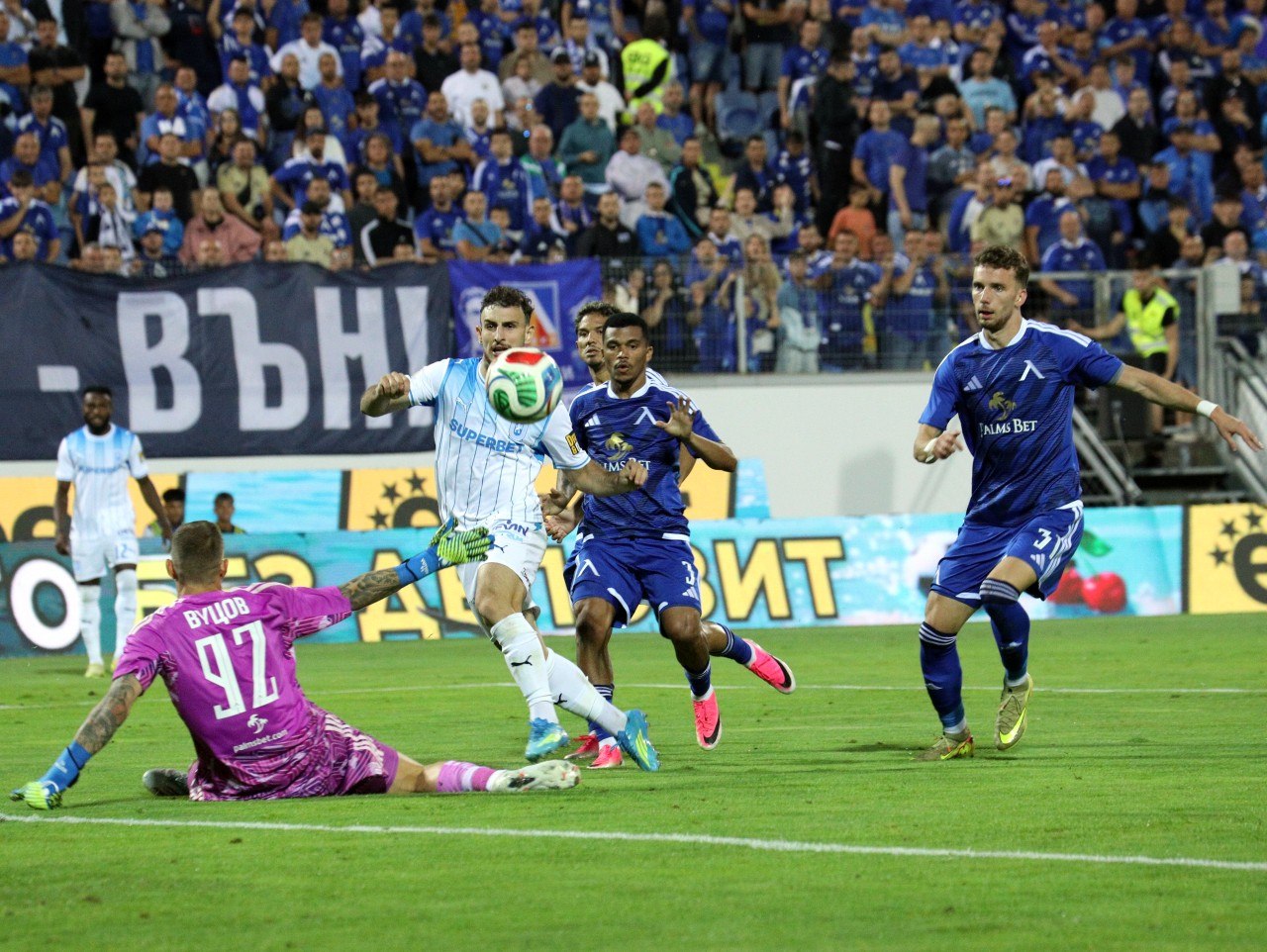 Universitatea a început timid și a pierdut cu Levski Sofia. Calificarea se decide la Craiova