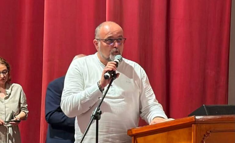 De la altar la șef de partid: preot oprit de la slujire după ce a fost ales președinte al PSD Topoloveni