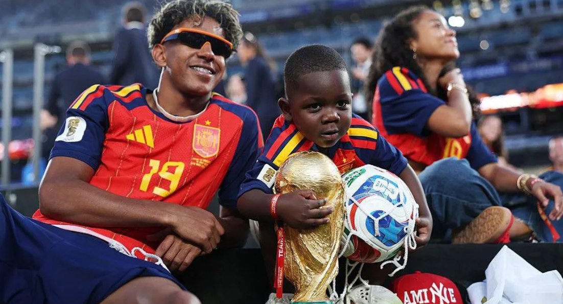 Misterul din familia lui Lamine Yamal: puțini știu de existența surorii fotbalistului. De ce copila nu apare niciodată în spațiul public