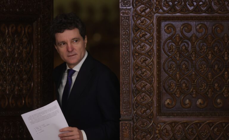 A încălcat Nicușor Dan Constituția în negocierile pentru formarea Guvernului? Explicațiile judecătorului Augustin Zegrean