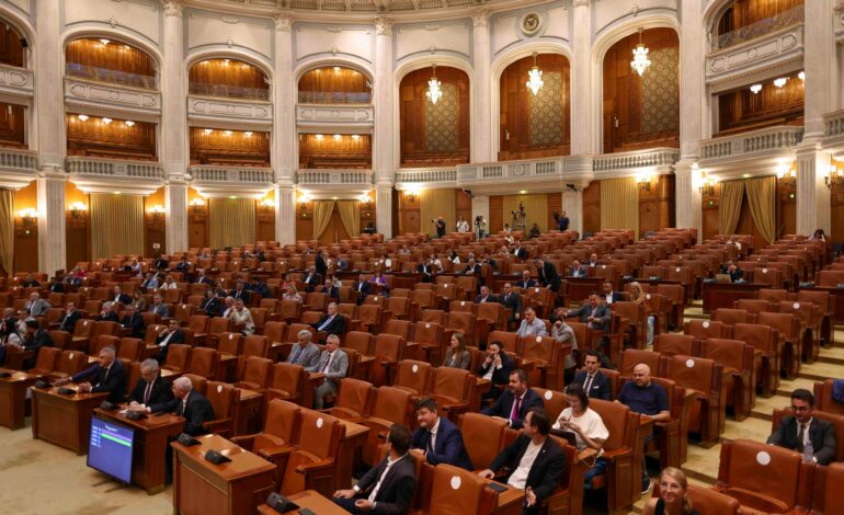 Parlamentul s-a reunit în sesiune extraordinară. Au început dezbaterile pe proiectele-cheie din PNRR de peste 3 miliarde de euro