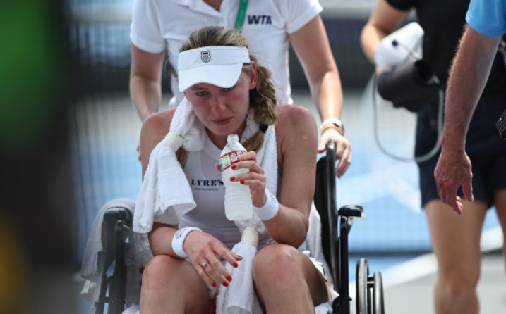 Momente dramatice la WTA Memphis. Alexandrova s-a prăbușit și a părăsit terenul în scaun rulant