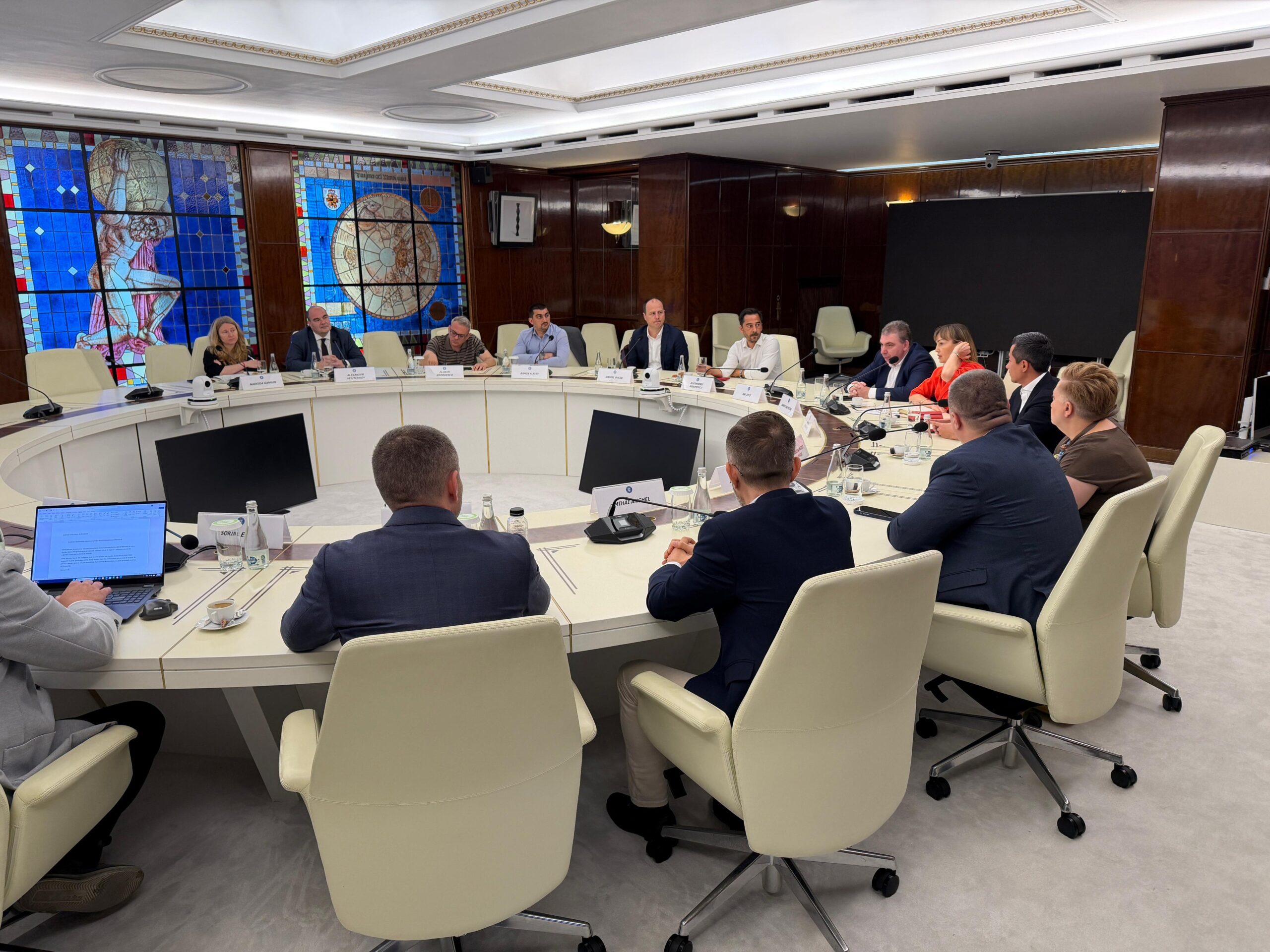 Guvernul a discutat cu marile companii despre aprovizionarea cu carburanți, după problemele apărute la Oil Terminal