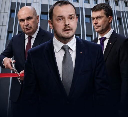 Bolojan, ironizat de Rogobete după inaugurarea de la Cluj: „De data aceasta, a tăiat doar panglica”