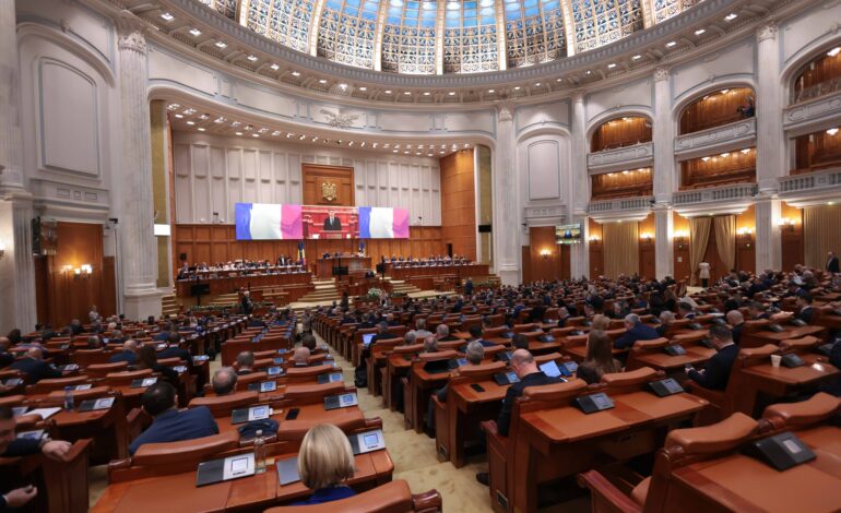 Traseism politic în Parlament: 35 de aleși și-au schimbat partidul de la ultimele alegeri