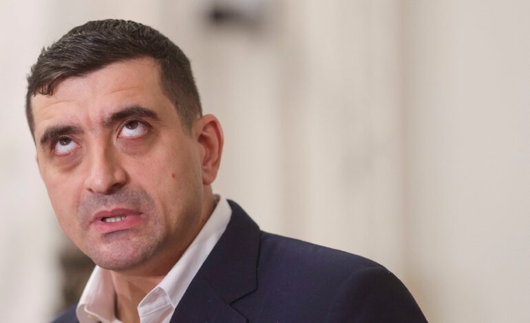 AUR critică folosirea gazelor lacrimogene la protestul din Piața Victoriei și îi cere socoteală lui Bolojan: „Nu se poate baricada în Guvern”