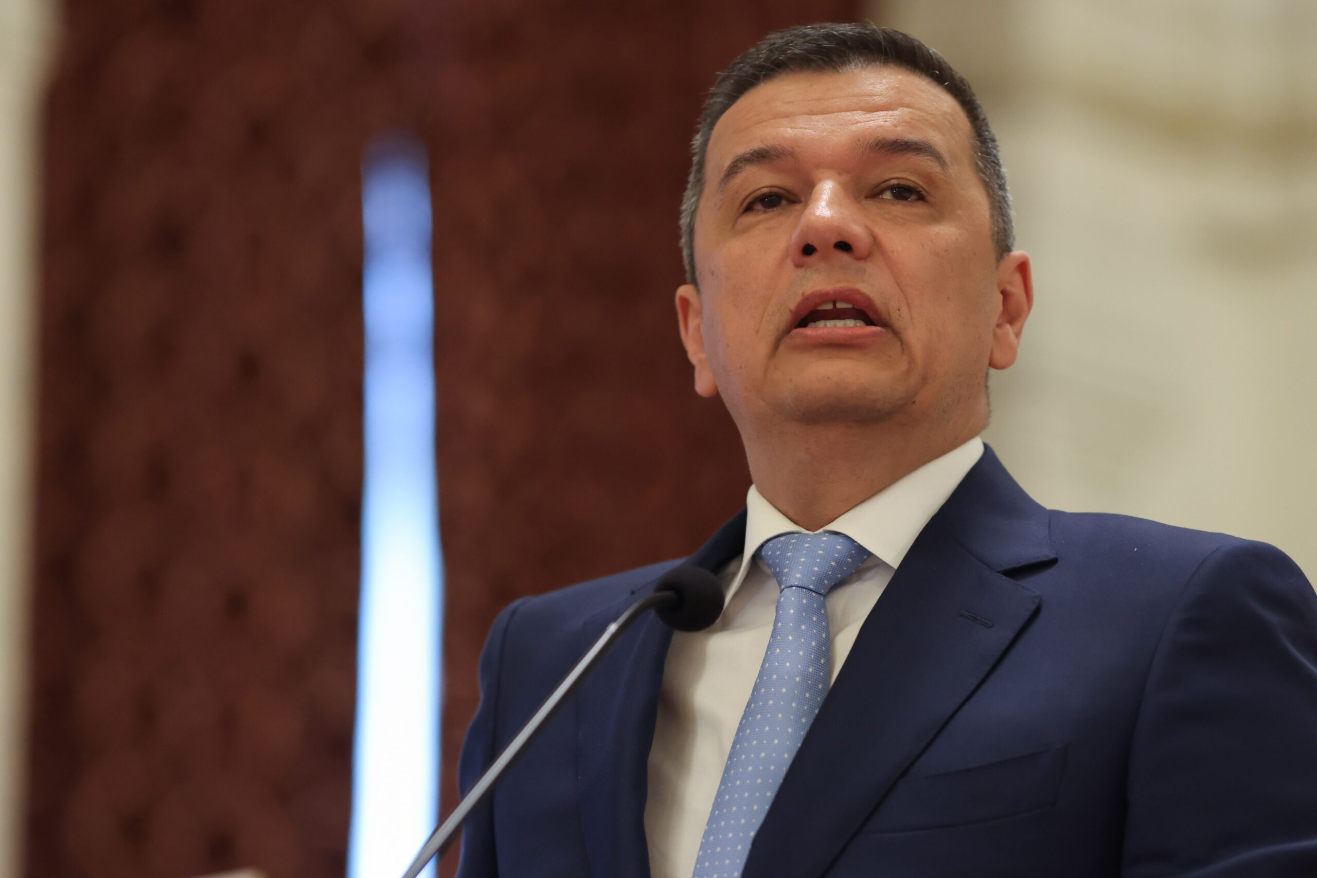 Sorin Grindeanu îi cere lui Bolojan dialog cu fermierii: „Să iasă de după perdelele de la Guvern!”