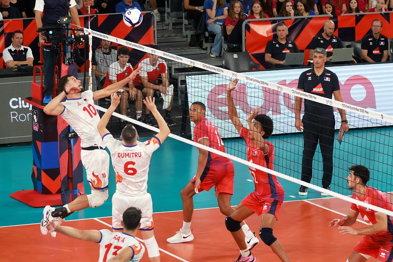 SENZAȚIONAL! România a învins Franța, campioană olimpică la volei în 2020 și 2024!