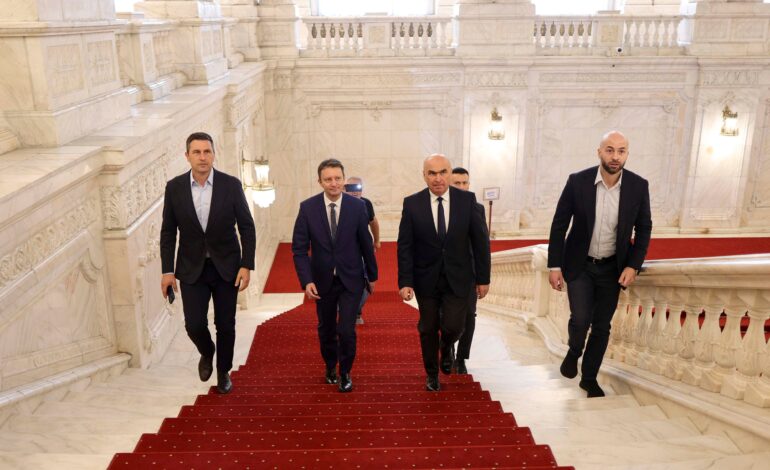 Negocierile dintre PNL, USR și UDMR pentru ministerele Guvernului Mureșan s-au blocat. Fritz i-ar fi enervat pe Bolojan și Hunor