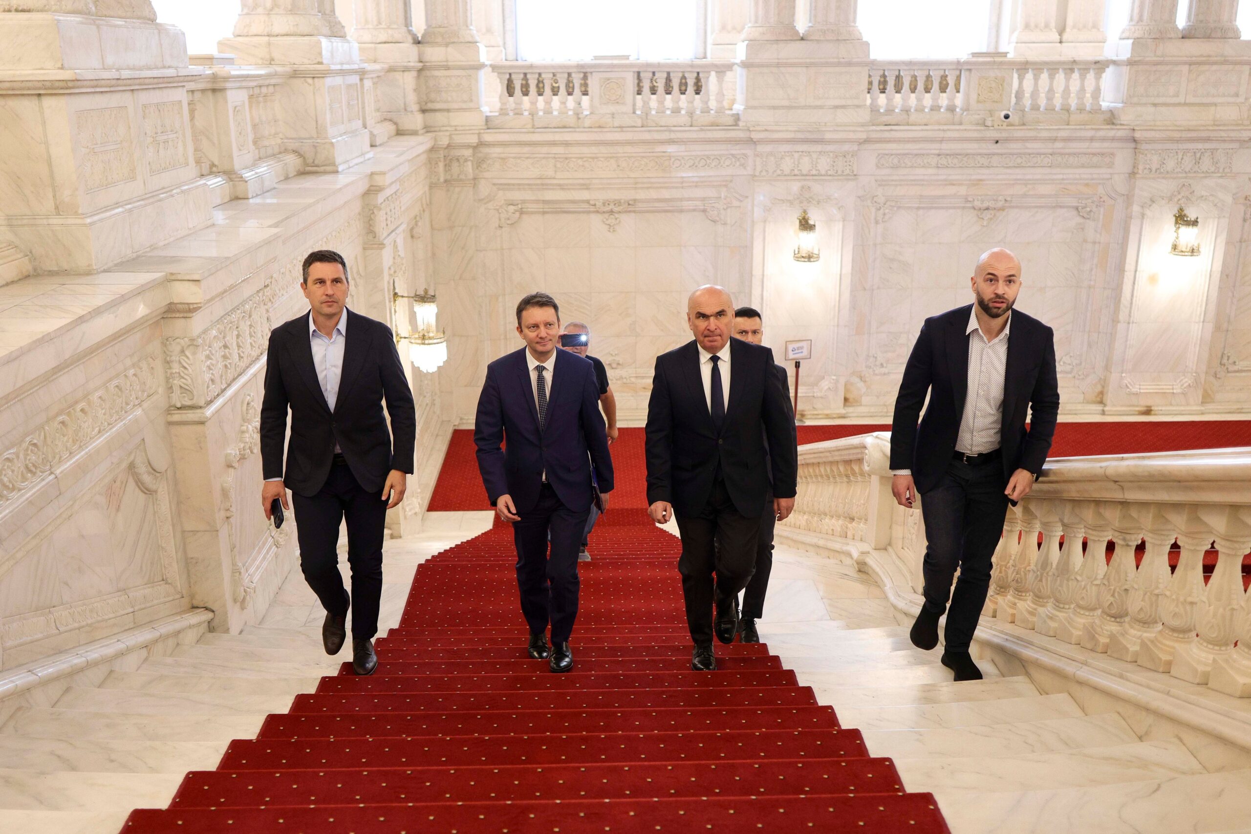 Negocierile dintre PNL, USR și UDMR pentru ministerele Guvernului Mureșan s-au blocat. Fritz i-ar fi enervat pe Bolojan și Hunor
