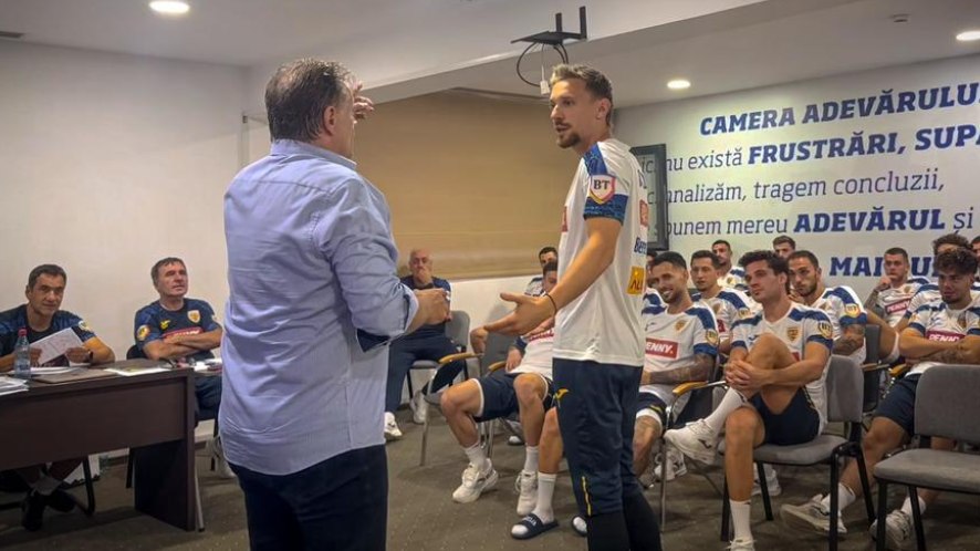 Kyros Vassaras a dat „buzna” peste tricolori la Mogoșoaia. Discuție aprinsă în baza noilor reguli de joc: „N-au lipsit întrebările și dezbaterile!”
