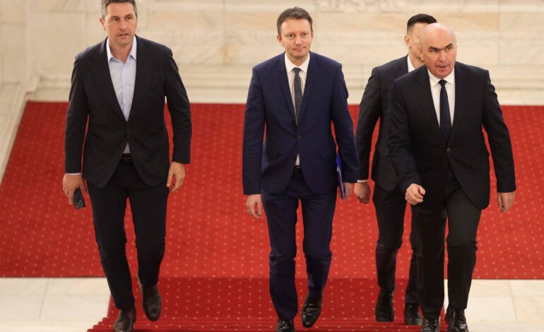 Schița Guvernului Mureșan. Cum își împart PNL, USR și UDMR portofoliile cheie SURSE