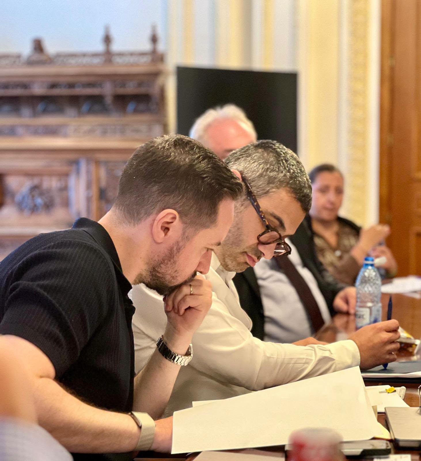 PSD numește programul lui Mureșan „o rușine”: „Nu vedem un mecanism concret. Mai e cineva serios la PNL?”