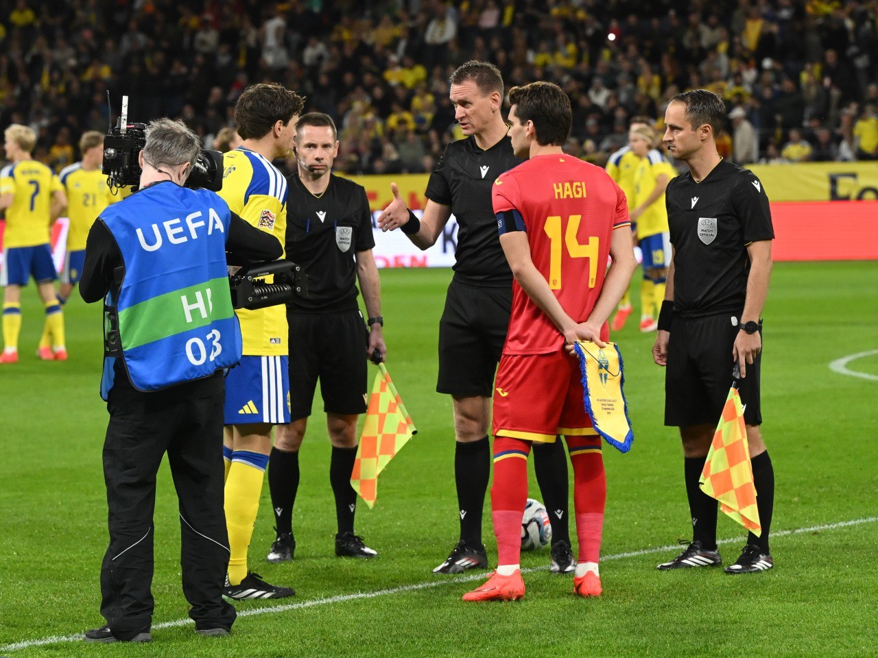 Ianis Hagi împarte foștii internaționali după eșecul cu Suedia. Prunea sare în apărarea lui