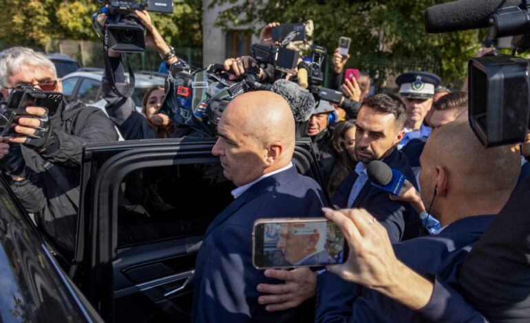 Liberalii fac scut în jurul lui Bolojan, audiat la DNA. Turcan: „Credeți că ne forțați mâna să votăm un guvern de impostori și trădători?”