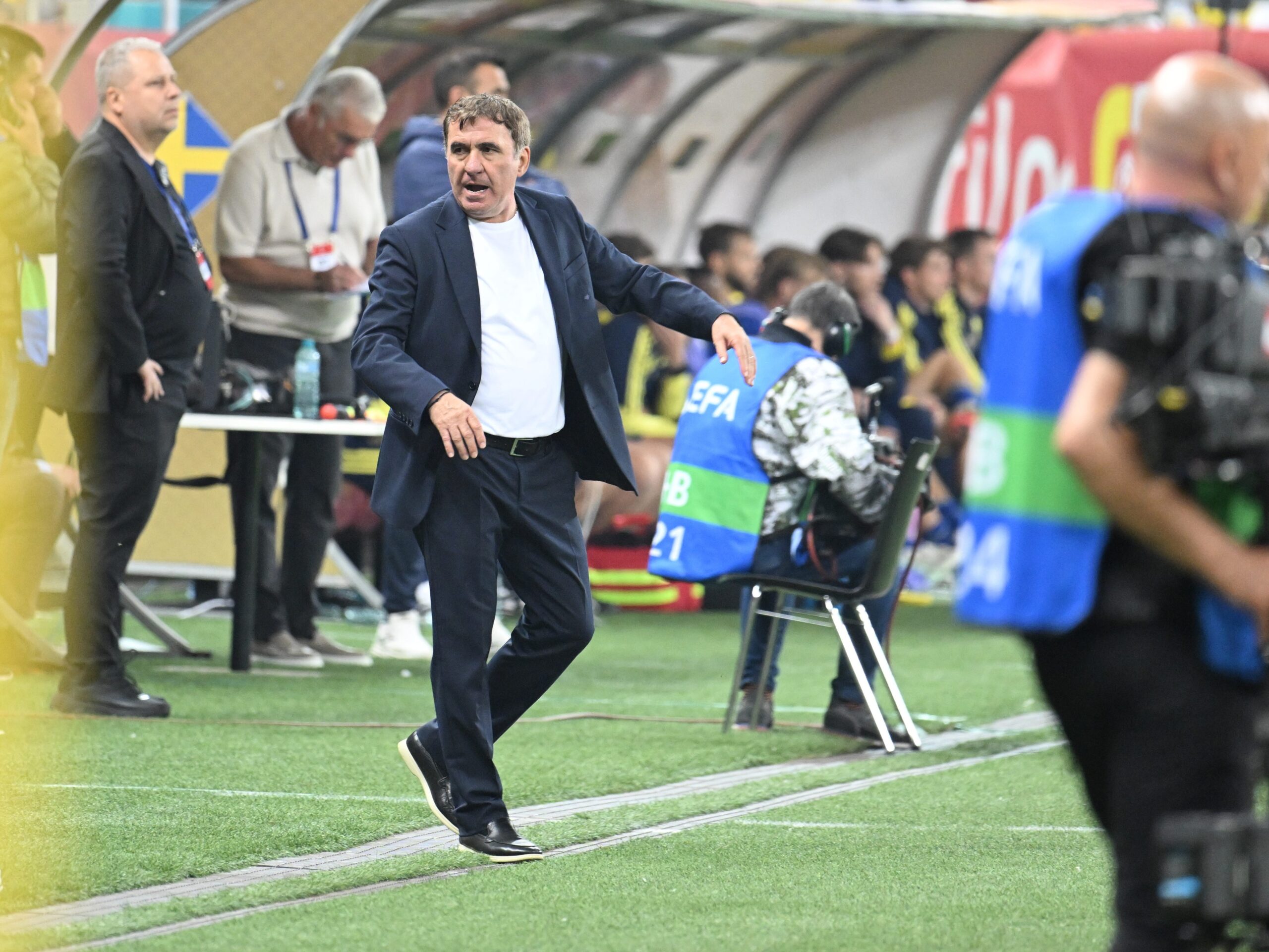 Hagi se bucură de susținerea tricolorilor. Răzvan Marin: „Nu ne va lăsa acum”. Ce spune selecționerul după patru înfrângeri