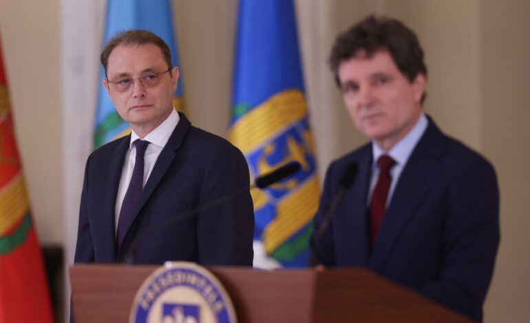 PSD votează pentru Luca Niculescu, dar ezită să intre la guvernare SURSE