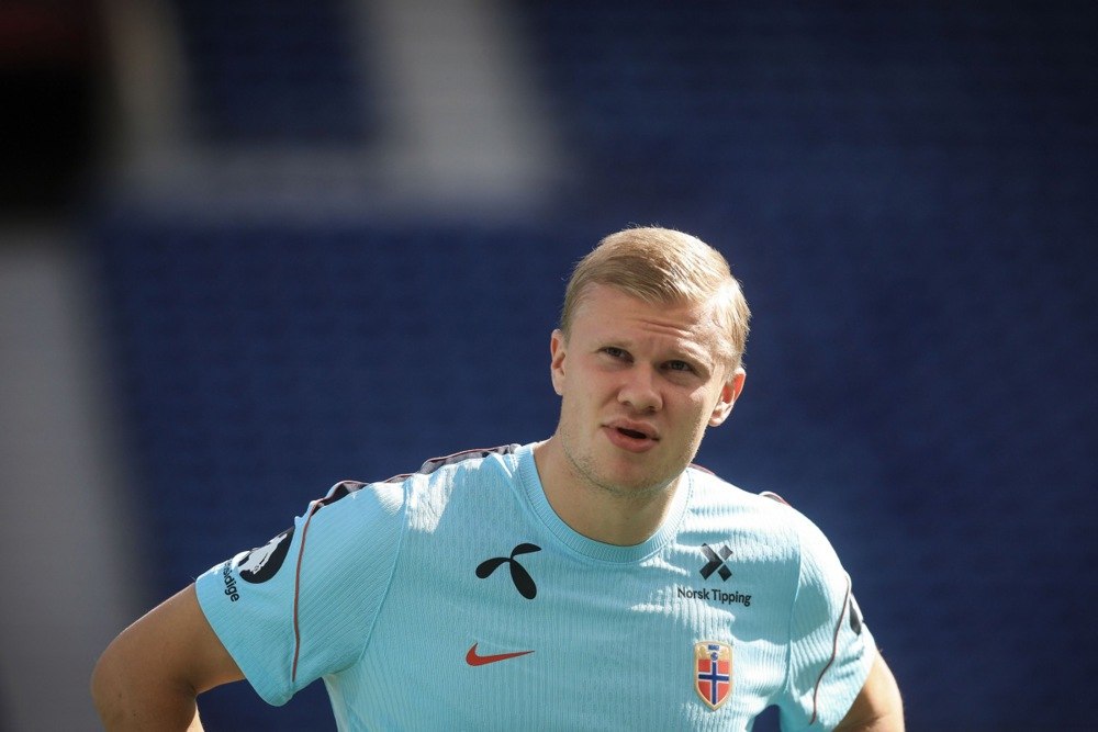 Erling Haaland s-a tuns, iar noua sa frizură nu mai întoarce privirile pe stradă
