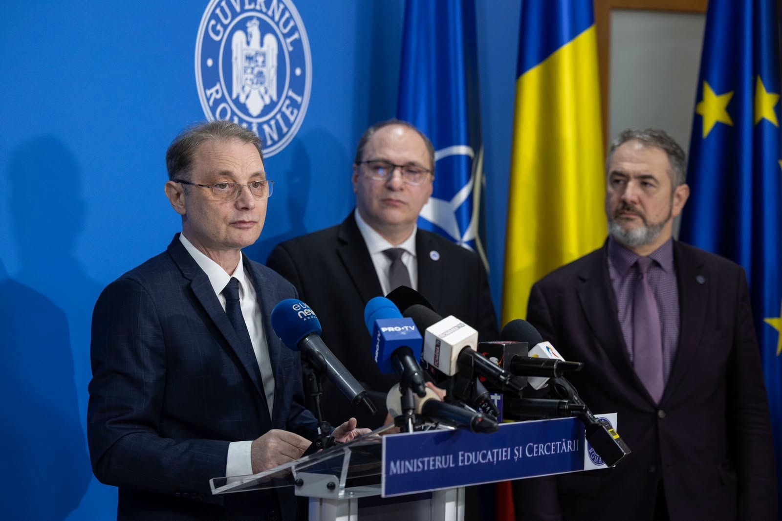 Premierul Luca Niculescu a convocat o ședință pe tema siguranței în școli, după atacurile de la Bistrița și Pitești