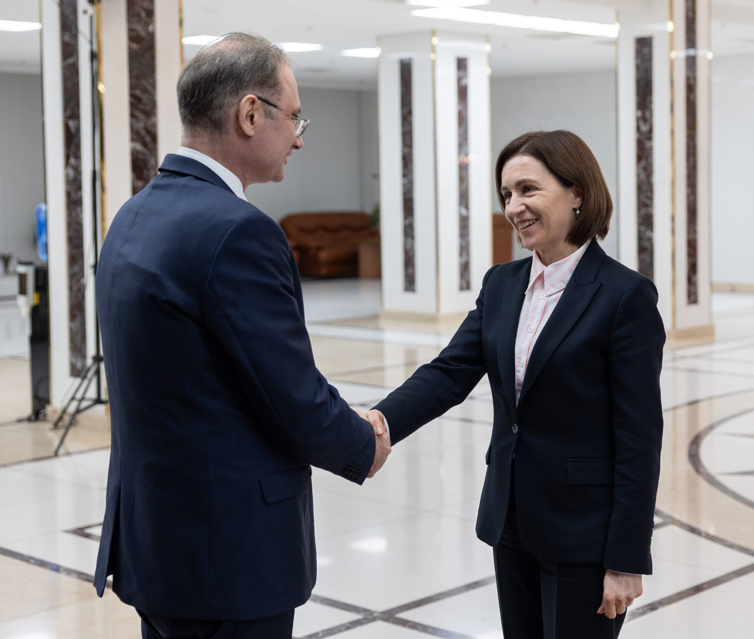 Luca Niculescu, întâlnire cu Maia Sandu: „Viitorul Republicii Moldova este în familia europeană”